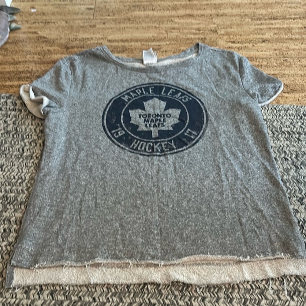 Toronto maple leafs t shirt sweatshirt